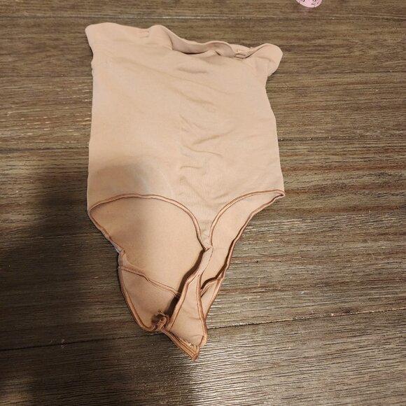 Skims Seamless Sculpt STRAPLESS THONG BODYSUIT NWOT Tan XL - Picture 4 of 5
